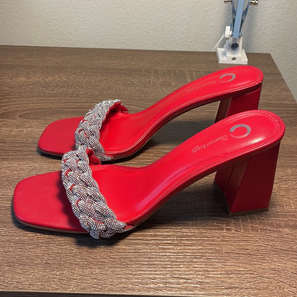 Journee Collection Red Pump - Picture 2 of 4